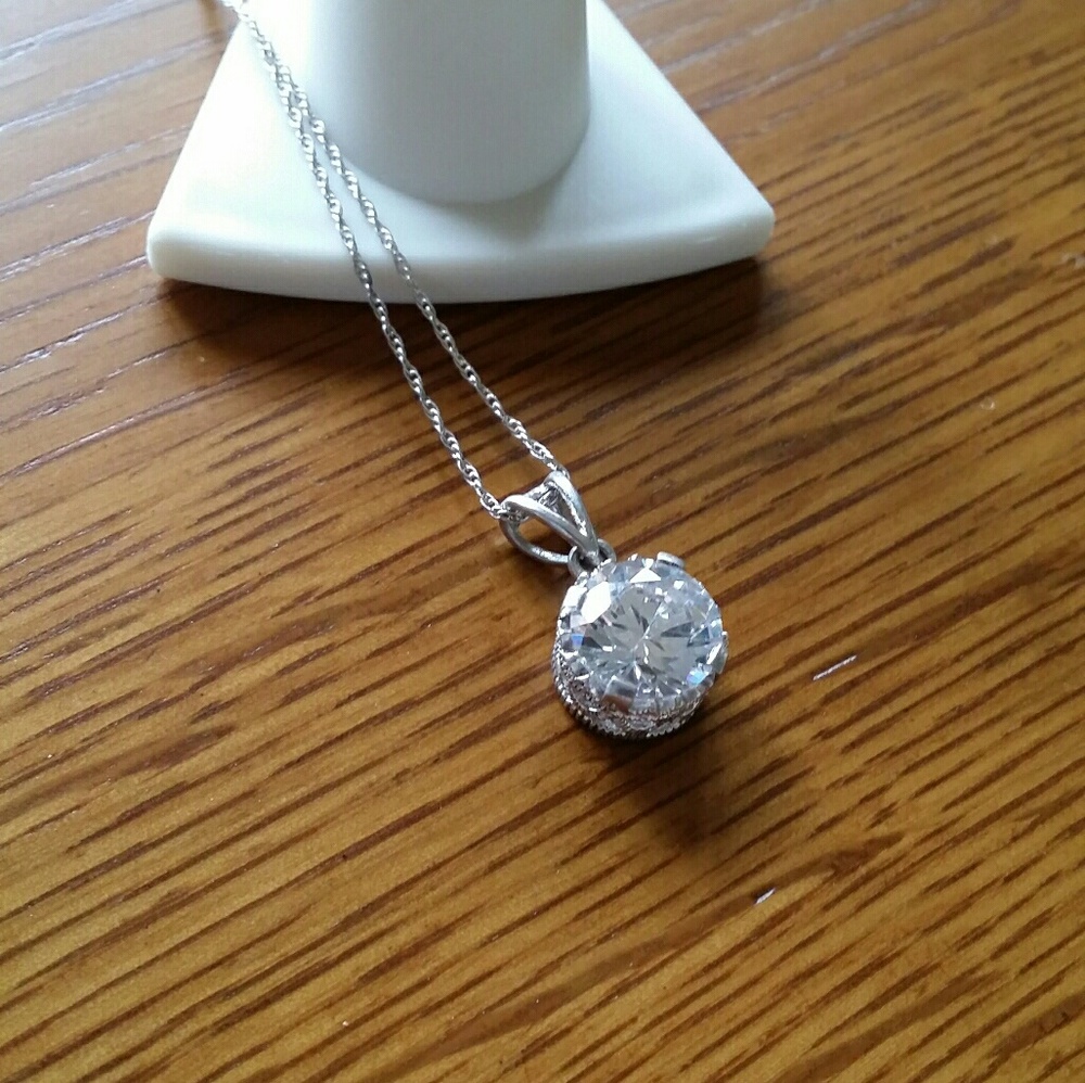 Genuine White Topaz in .925 Crown Pendant .925